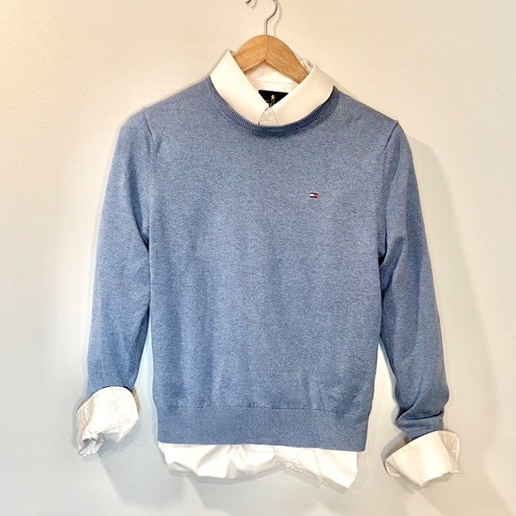SOLD Tommy Hilfiger crew neck sweater - Picture 2 of 8